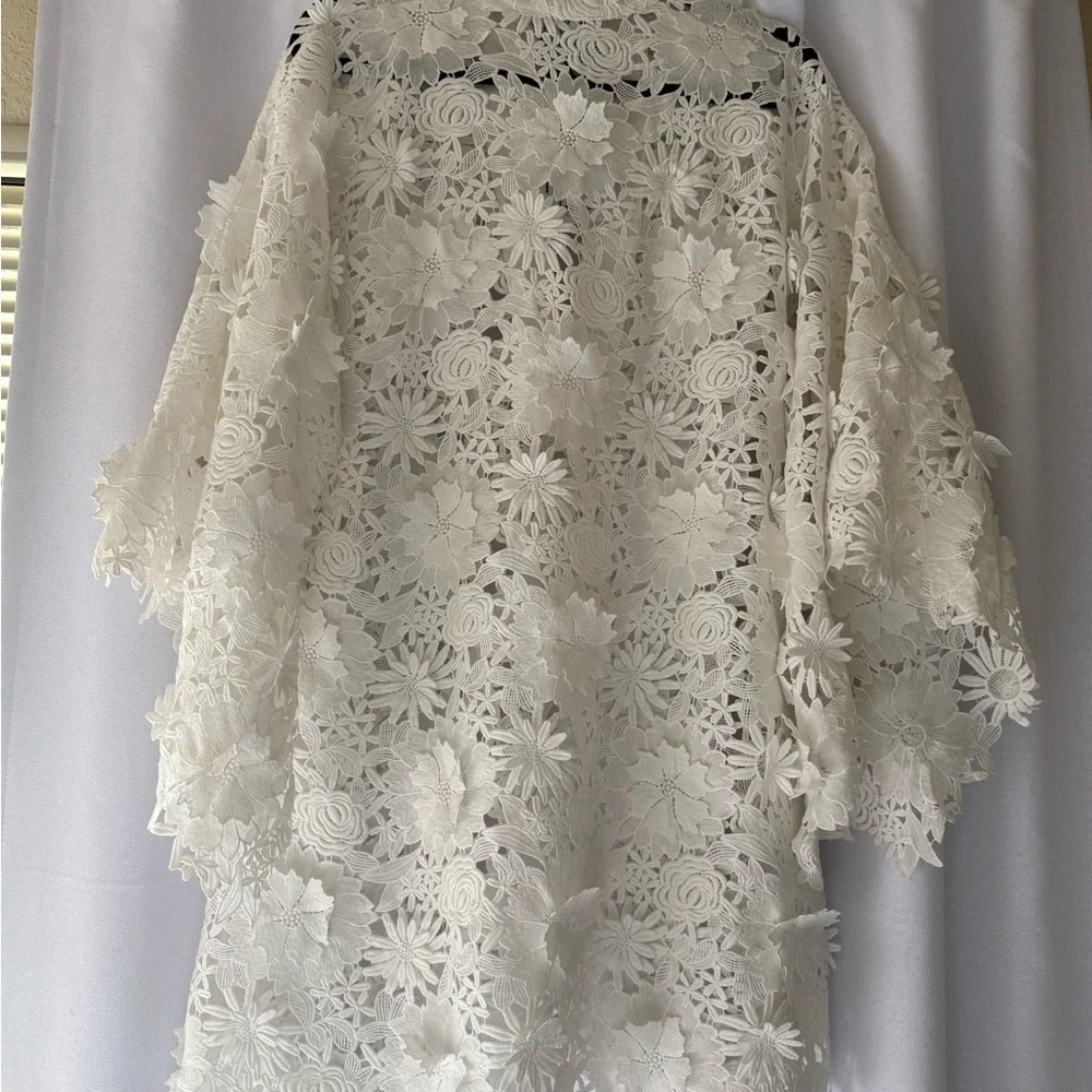 White 3D Lace Signiture Mini Caftan - Picture 3 of 7
